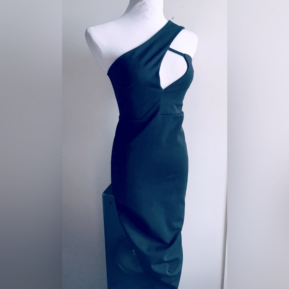 Elegant One-Shoulder Dress in Black sz 6